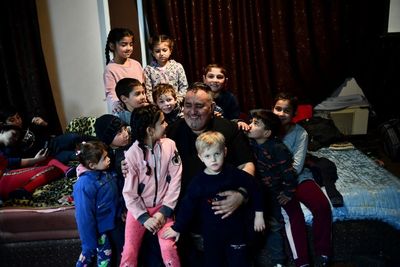 Hungarian pastor steps up to help large Roma refugee family
