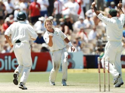 Tributes pour in for late maestro Warne