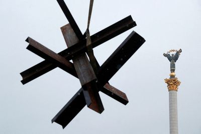 Underground U.S. groups funnel fighters, medics to Ukraine