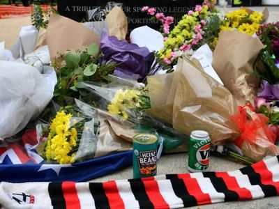 Beers and tears flow for Shane Warne