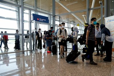 Malaysia lifting curbs on Thai visitors