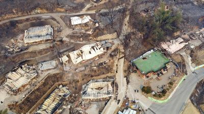 Wildfire on South Korea's east coast threatens nuclear and liquefied natural gas plants