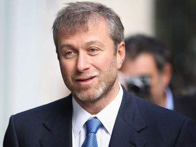 Boris Johnson suggests fear of ‘brick wall of lawyers’ has stalled sanctions on Roman Abramovich