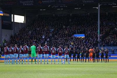 Chelsea fans chant name of Russian owner Roman Abramovich during Ukraine applause at Burnley