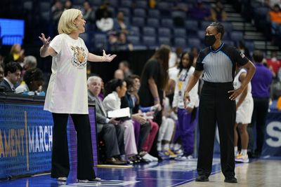 Kim Mulkey just completely lost it after LSU didn’t get a call in their loss to Kentucky