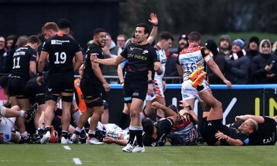 Saracens show their Premiership title mettle in revenge victory over Leicester