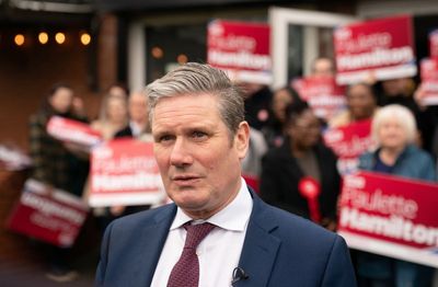 Starmer urges action on oligarchs able to ‘sue critics into silence’