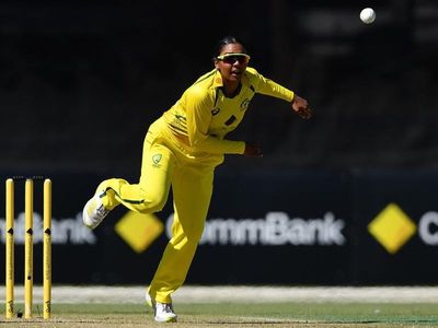 King, Aust honour Warne in World Cup win