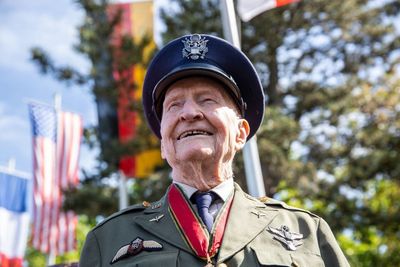 Gail Halvorsen: ‘Candy Bomber’ who dropped sweets for East German children