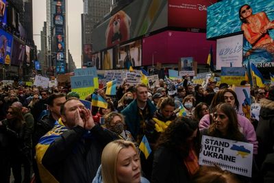 At New York protest, thousands call for Western intervention in Ukraine