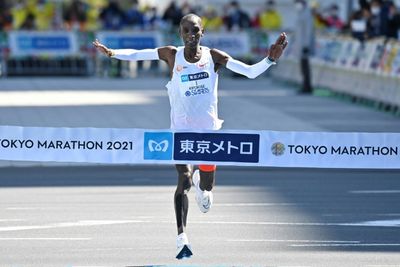 Kipchoge wins Tokyo marathon in fourth-fastest time in history