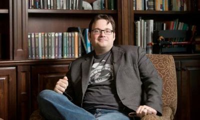 Fantasy fans crowdfund record £17m for author Brandon Sanderson’s new novels
