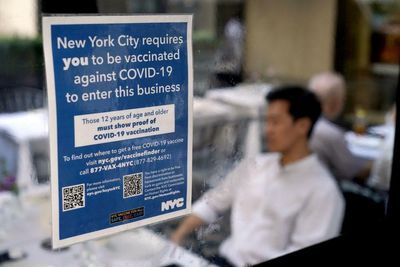 New York City’s restaurant industry grapples with easing vaccine rules