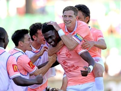 Adelaide spoil Perth homecoming in ALM win