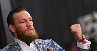 Conor McGregor sends warning to Chelsea amid Roman Abramovich takeover talk with Man Utd message