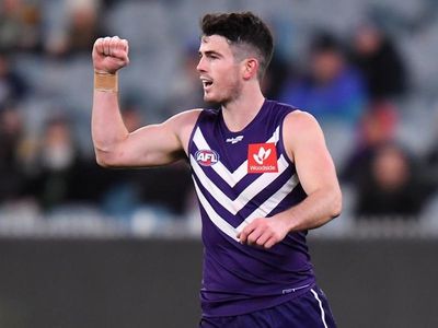 Dockers get over the line against Eagles