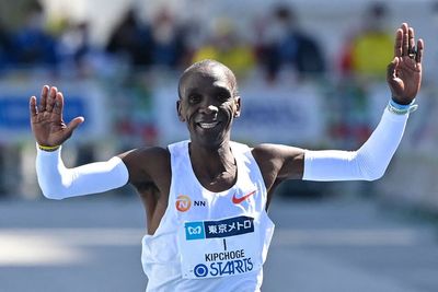 World record-holders Eliud Kipchoge and Brigid Kosgei win Tokyo Marathon in blazing times