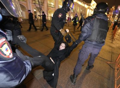 Thousands arrested across Russia at anti-war protests