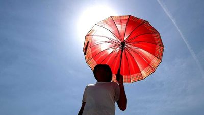 Tasmania's dry summer in review, as BOM eyes autumn with waning La Niña