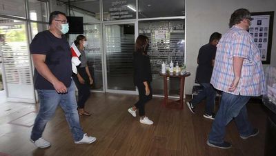 Warne's panicked mates desperately tried to wake him, medic says