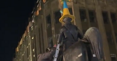 Crowd cheer as iconic Duke of Wellington statue in Glasgow gets new Ukrainian themed traffic cone
