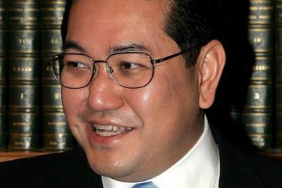 Govt told to balance superpower relations