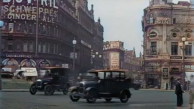 Amazing Restored Video Shows London Traffic In The 1940s
