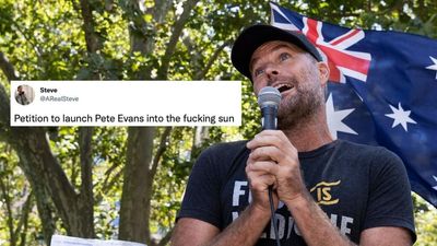 Pete Evans Is Getting Shredded Online After Allegedly Linking Warnie’s Death To COVID Vaccines