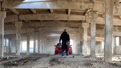 VIDEO: Don’t Lose Your Head: Stuntman Drops Into Hole To Avoid Speeding Mustang By Split Second