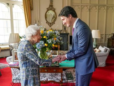 Queen meets Canadian PM in first in-person meeting since catching COVID