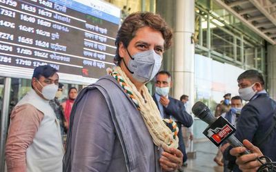 Priyanka visits Jaipur to discuss post-poll scenario with Gehlot