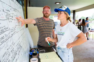 Chefs lead volunteers to feed NSW flood victims in absence of government food relief
