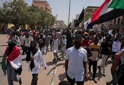 Roiled by economic crisis, Sudan to float its currency