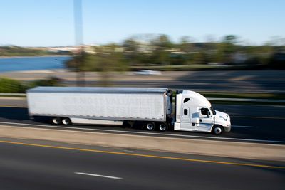 White House unveils steps to clean up trucks, buses - Roll Call
