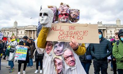 Oligarchs selling UK property to avoid new register may have to declare details