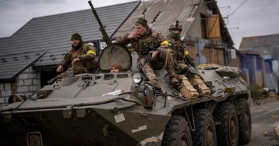 British veteran, 74, travels to Ukraine to help the country’s military