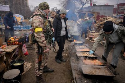 'Yes, we need hands': Kitchen pops up in Ukraine's capital