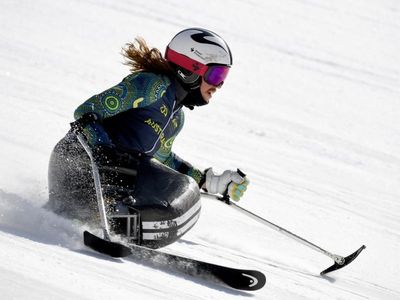 Ex-ruck Hanlon relishing para slalom ride