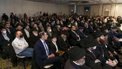 Members of Jewish community gather to pray for peace in Ukraine