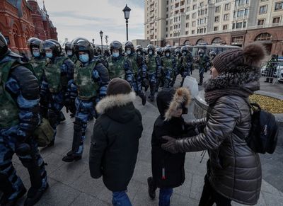 Moscow police ‘stopping people to go through their phones’ amid anti-war protests