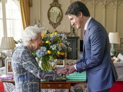 Queen hides subtle ‘message for Ukraine’ in photo with Justin Trudeau