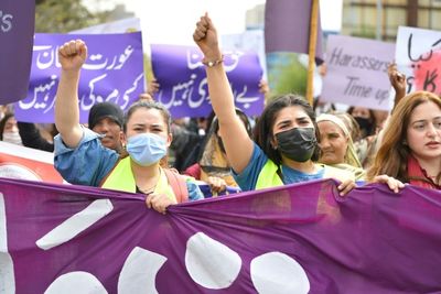 Women rally in Pakistan despite attempts to shut down protest