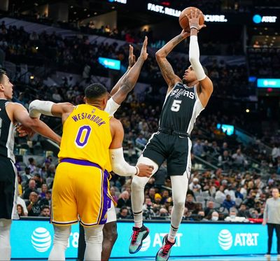 Lakers player grades: L.A. comes up short vs Spurs