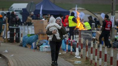 UK to mobilise visa officers to France after criticism over Ukraine refugees