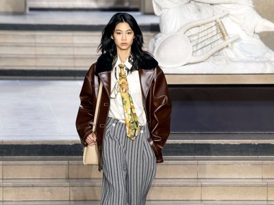 Jung Ho-yeon opens Louis Vuitton show at Paris Fashion Week