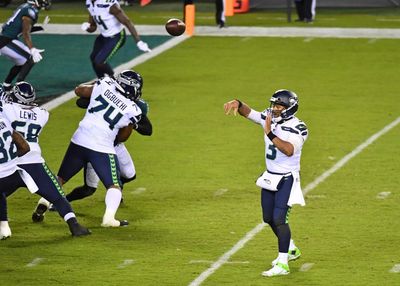 Broncos acquire QB Russell Wilson from Seahawks for multiple 1st-round picks