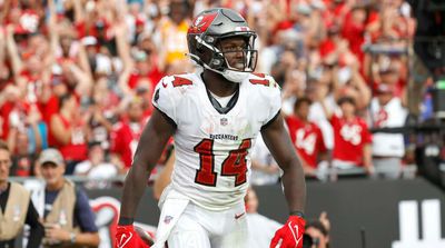 Report: Buccaneers Place Franchise Tag on Chris Godwin for 2022 Season