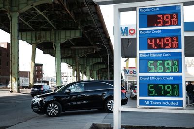 US gas prices: Huge support for Biden Russia ban despite ‘Putin spike’ in energy costs