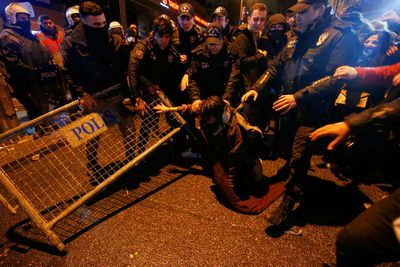 Turkish police clash with crowd gathering to mark Women's Day