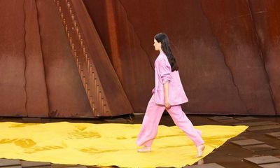 At Melbourne fashion festival, models go barefoot for lack of Australian-made shoes